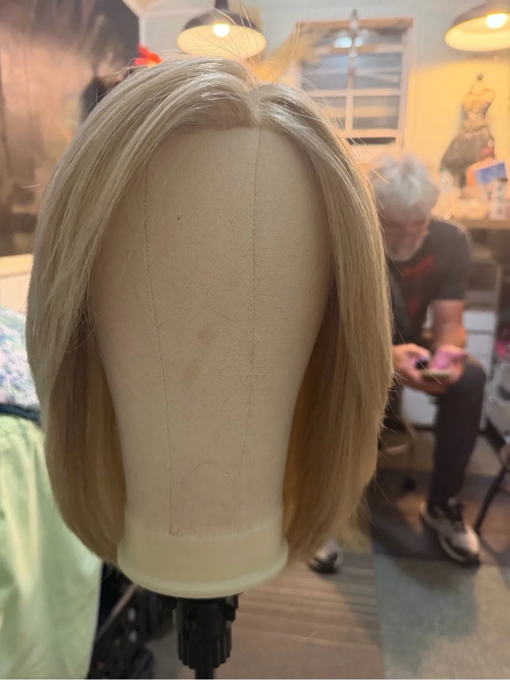 Short Layered Women’s Wig in Light Blonde - Versatile Everyday Style